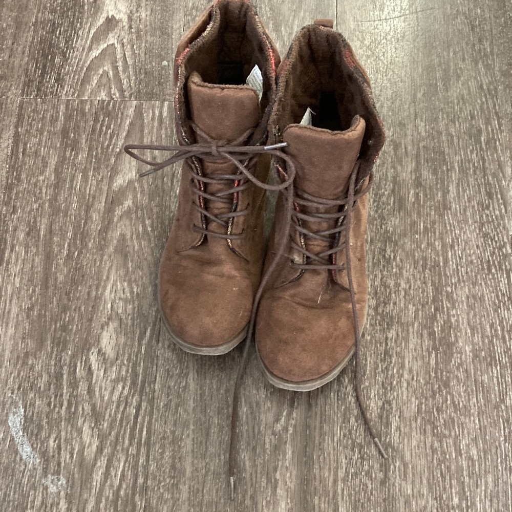 Little brown boots with plaid